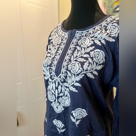 NWOT/Anavya Collection blue kurti rose pattern/white embroidery/notch collar💙🤍 - Picture 7 of 9